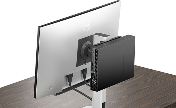 Imagem de um computador Dell OptiPlex 3000 Micro conectado a monitores, teclado, mouse e headset, todos vistos de cima.