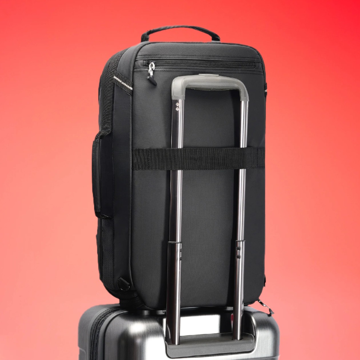 Gamer utilizando a Mochila HyperX Knight