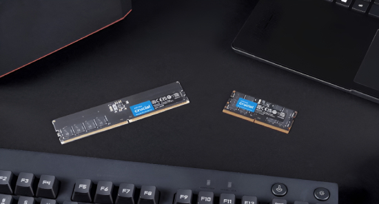 Comparação de formato SODIMM Crucial DDR5 com contexto de notebook
