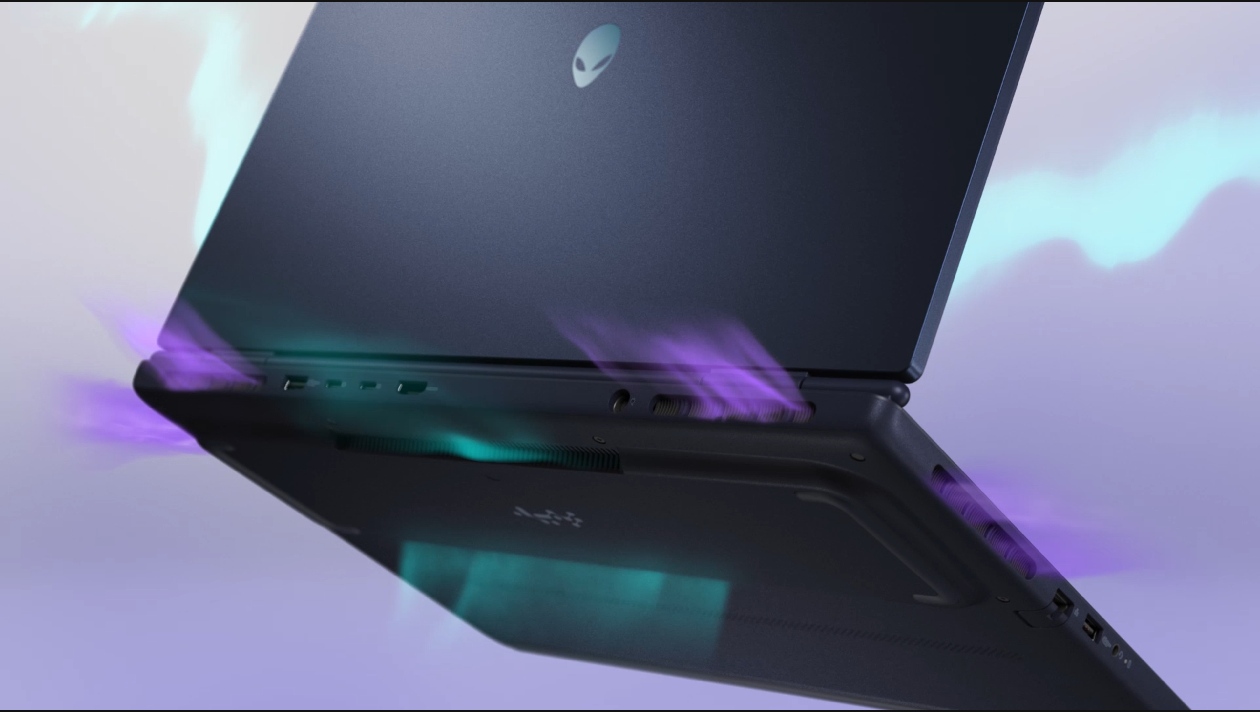 Alienware Aurora 16 detalhe do logotipo alien iluminado