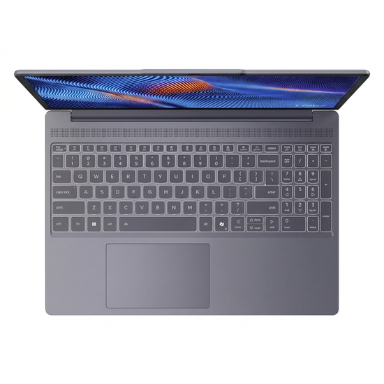 Teclado ABNT2 do Lenovo IdeaPad Slim 3 em close mostrando teclas claras com layout português e touchpad integrado