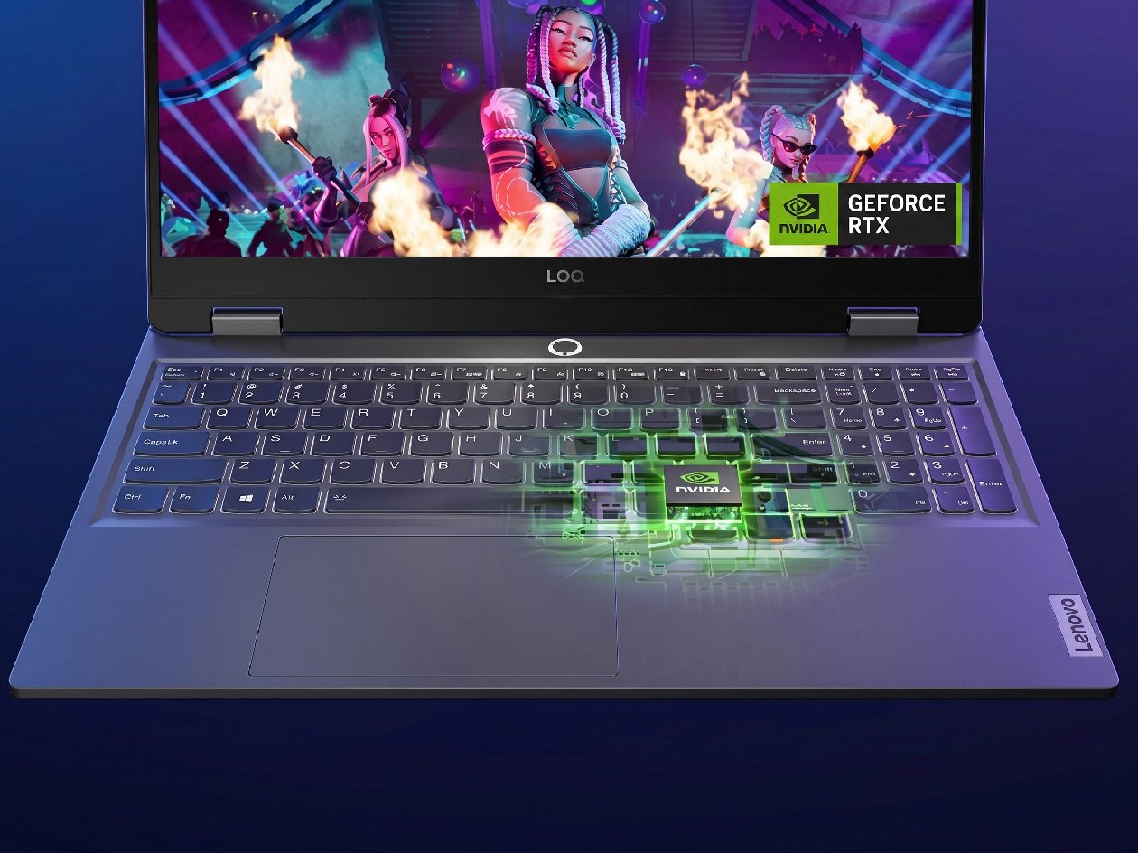 Notebook gamer Lenovo LOQ 15IRX9 com tela Full HD 144Hz exibindo jogo e selo GeForce RTX, destacando GPU NVIDIA RTX 4050
