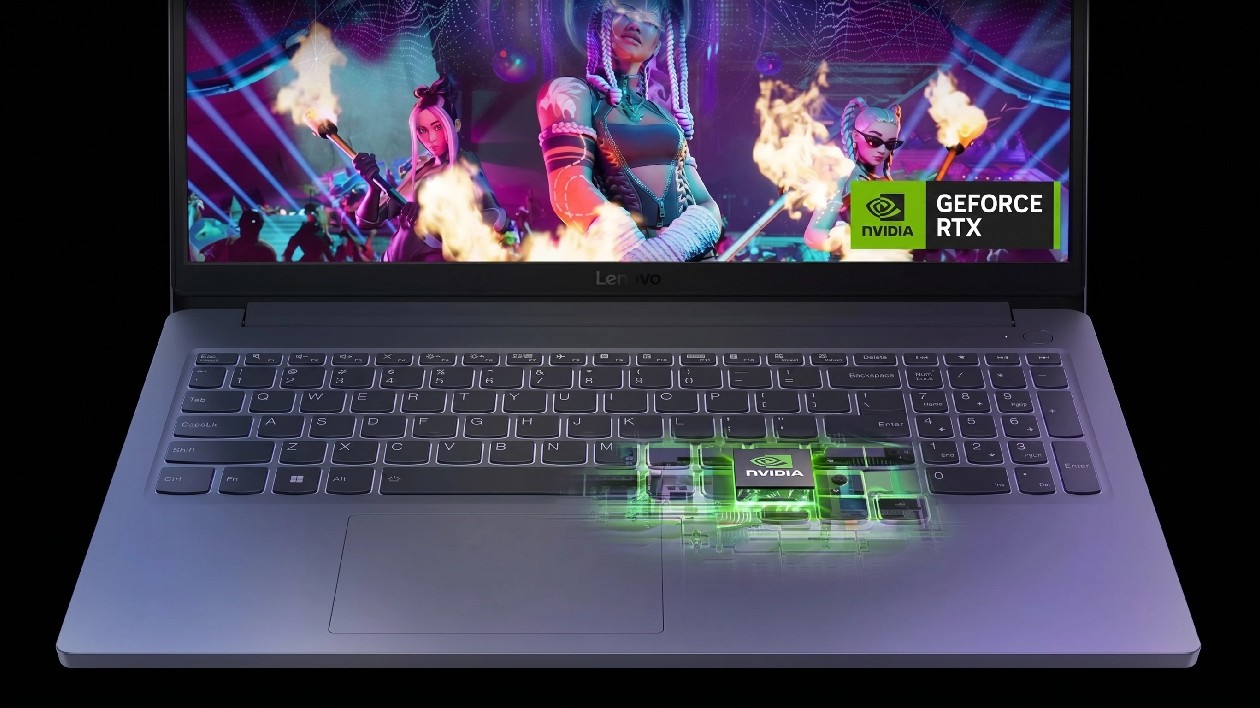 Notebook gamer Lenovo LOQ 15IAX9E Luna Grey com tela FHD 144Hz exibindo jogo com cores vibrantes e teclado retroiluminado