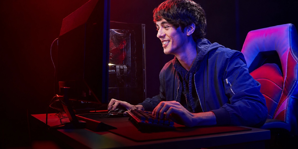 Módulo instalado em placa-mãe com iluminação RGB