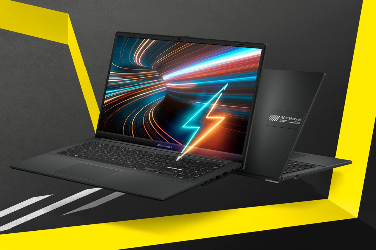 Notebook ASUS Vivobook Go 15 Mixed Black mostrando teclado e chassis compacto que abrigam o processador AMD Ryzen 5 7520U e a RAM LPDDR5