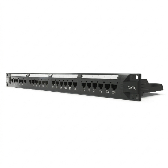 Patch Panel 24 Portas Cat 6e Furukawa Soho Plus 35050439 em angulo 3/4 sobre fundo branco, mostrando as 24 portas RJ45 numeradas de 1 a 24 e a identificacao CAT6 na lateral