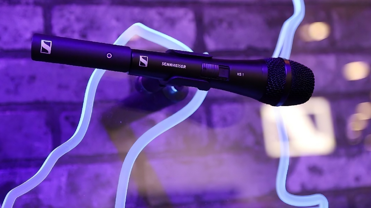 Microfone Sennheiser XS 1 com gabinete met&aacute;lico robusto, bot&atilde;o de mute e c&aacute;psula com suporte antichoque