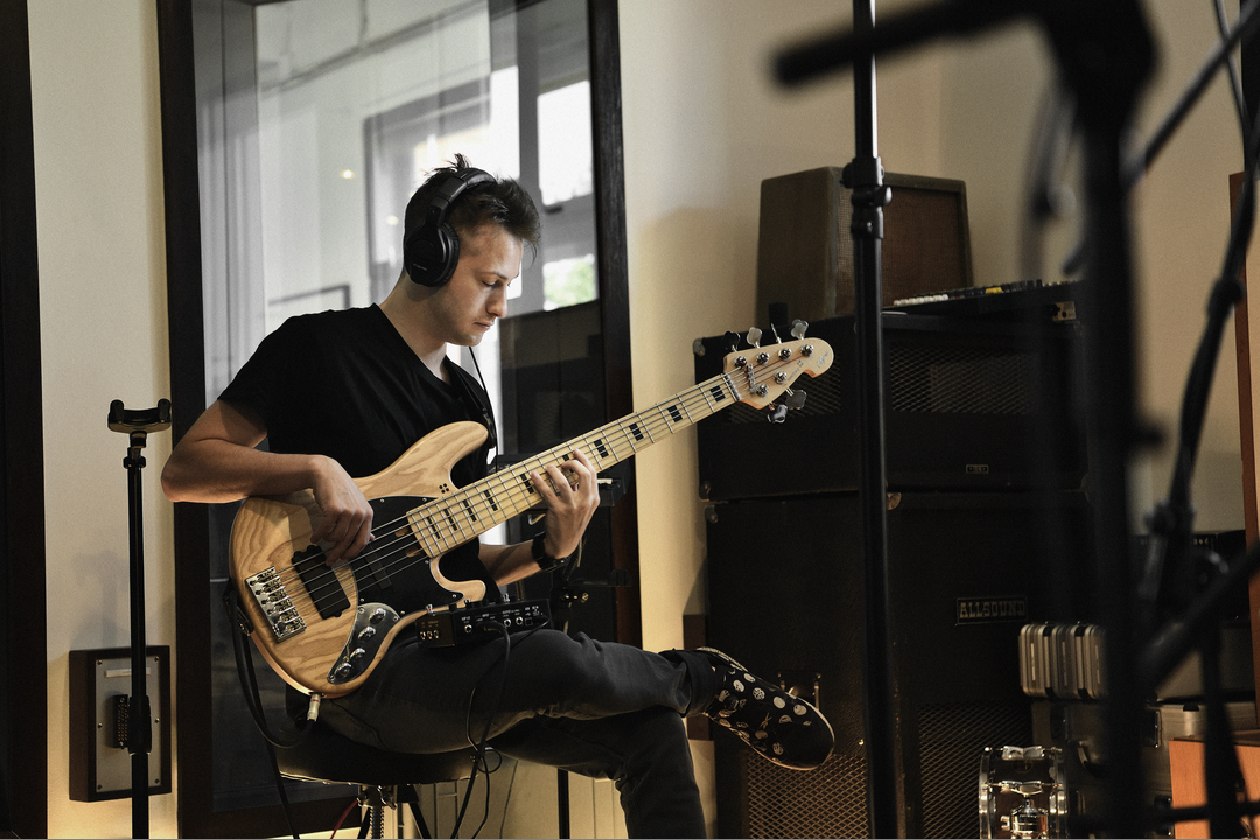 Conforto e isolamento acústico do Sennheiser HD 280 PRO com earpads acolchoados e ajuste circumaural