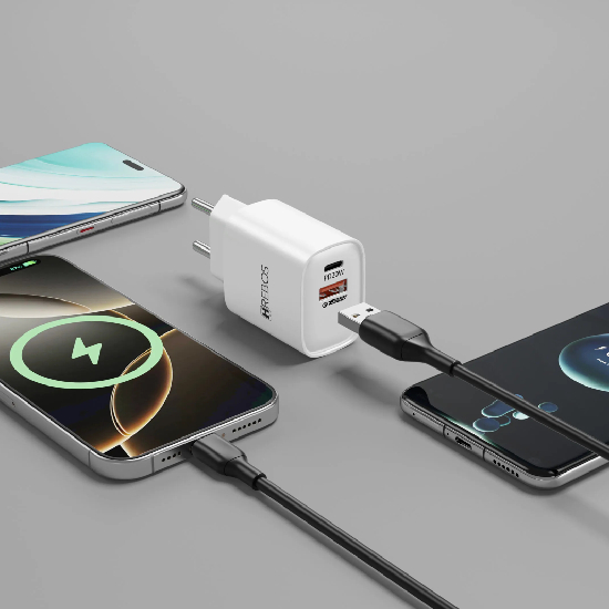Carregador Hrebos CRG-232CC branco detalhe das portas USB-C e USB-A cabo incluso