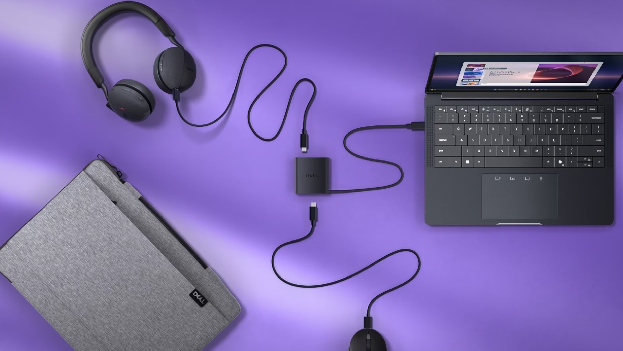 Vista superior em fundo lilás mostrando o hub Dell Pro DA225 conectando notebook Dell, fones de ouvido over-ear, mouse sem fio e capa protetora em arranjo de ecossistema de trabalho centralizado