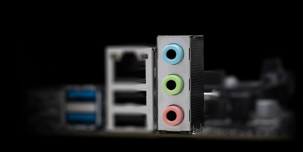Detalhe macro dos conectores P2 de áudio analógico: azul, verde e rosa