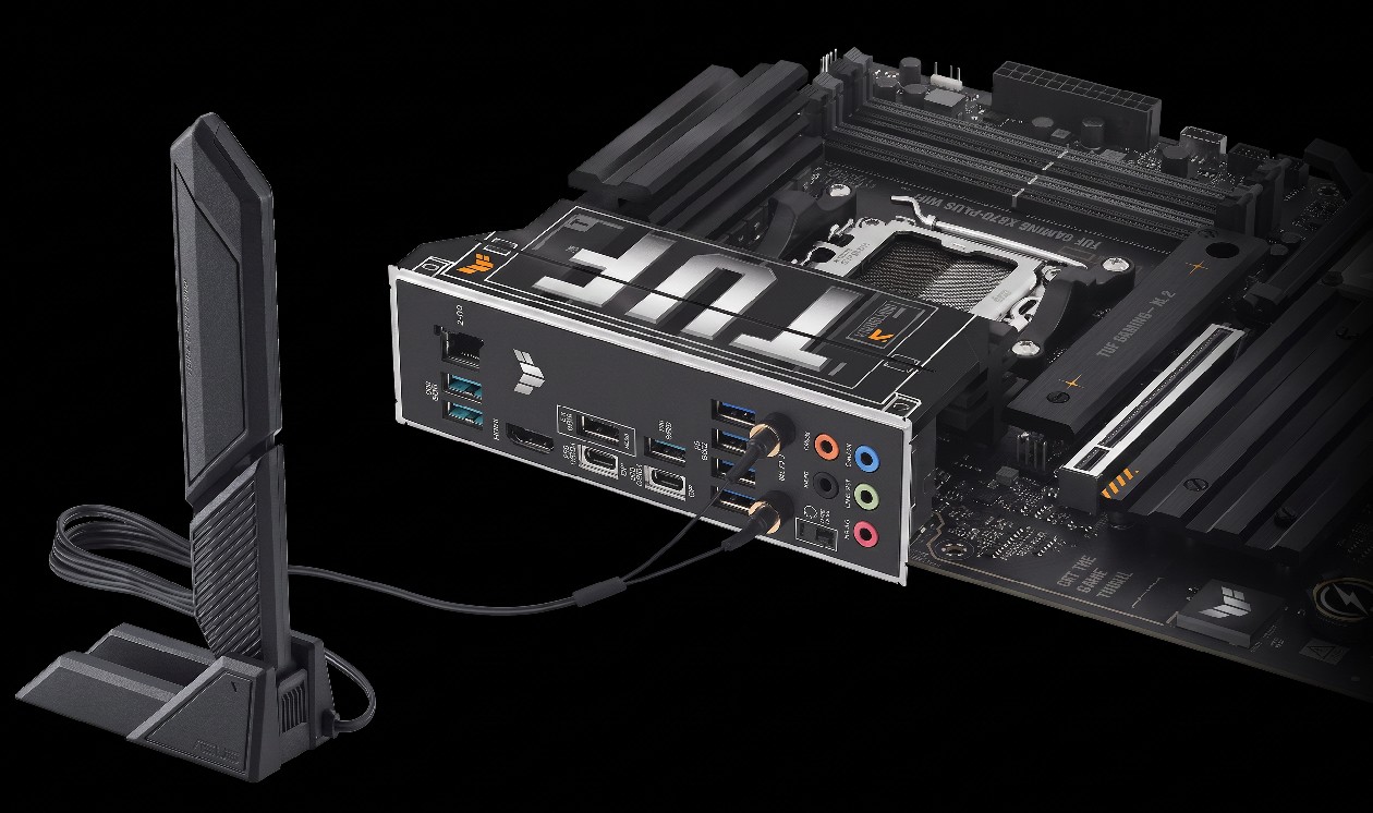 Detalhe do módulo Wi-Fi e conexão da antena na placa-mãe Asus TUF Gaming X870-Plus