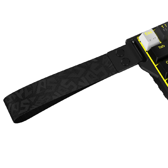 Zoom focado na alça de tecido preta com estampa estilizada em tom sobre tom do teclado PCYes Gamma Black Vulcan, presa ao corpo por dois rebites metálicos pretos