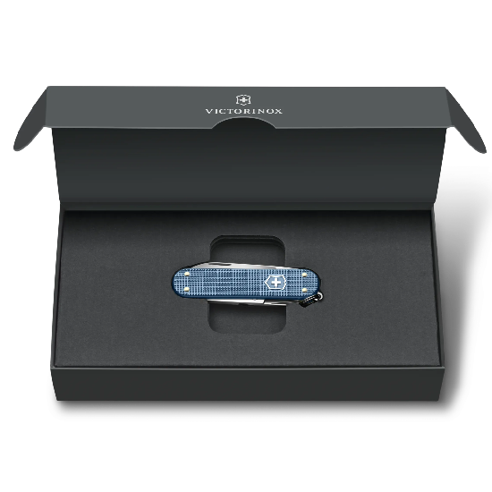 Estojo de apresentação cinza-escuro aberto com o canivete Victorinox acomodado no interior