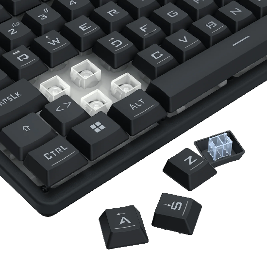 Close-up do teclado mostrando keycaps removidas e o sistema de membrana translúcida