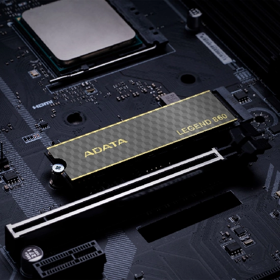 SSD Adata Legend 860 com dissipador de calor e conexão PCIe Gen4