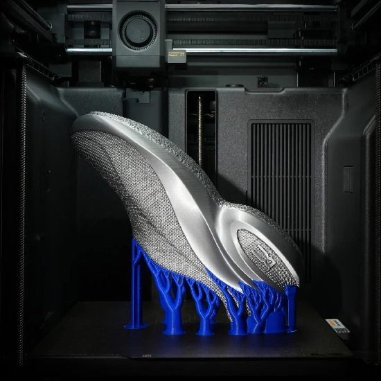 Sneaker de TPU impresso em 3D comparando X1C e X2D